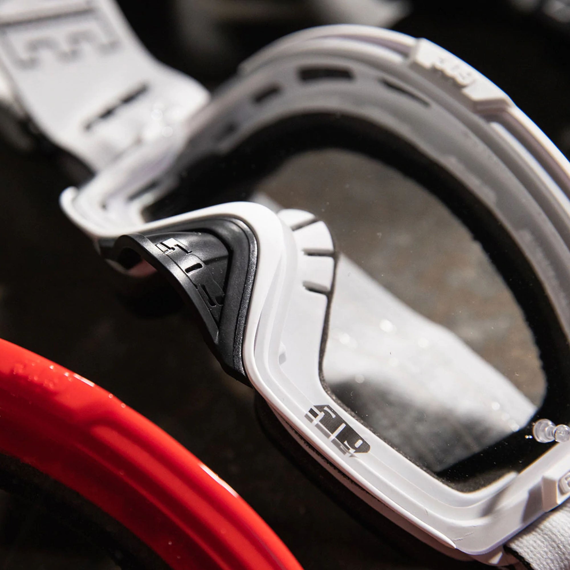 509 F02003500-000-802 Kingpin Goggle Anti-Fog Anti-Scratch Quick Change Single Lens White