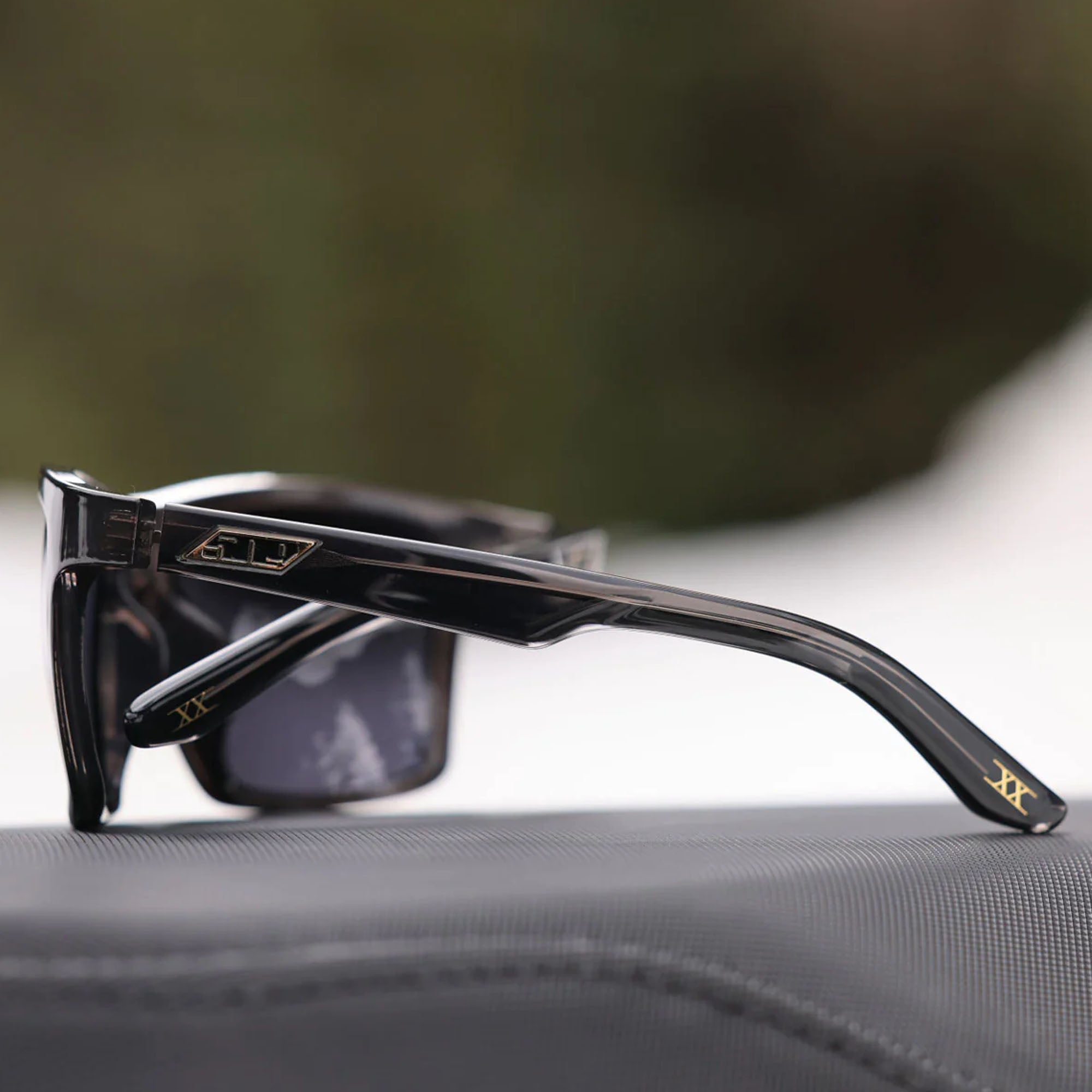509 F02015800-000-911 Riser Elite Polarized Photochromatic Smoke To Dark Smoke Tint Black