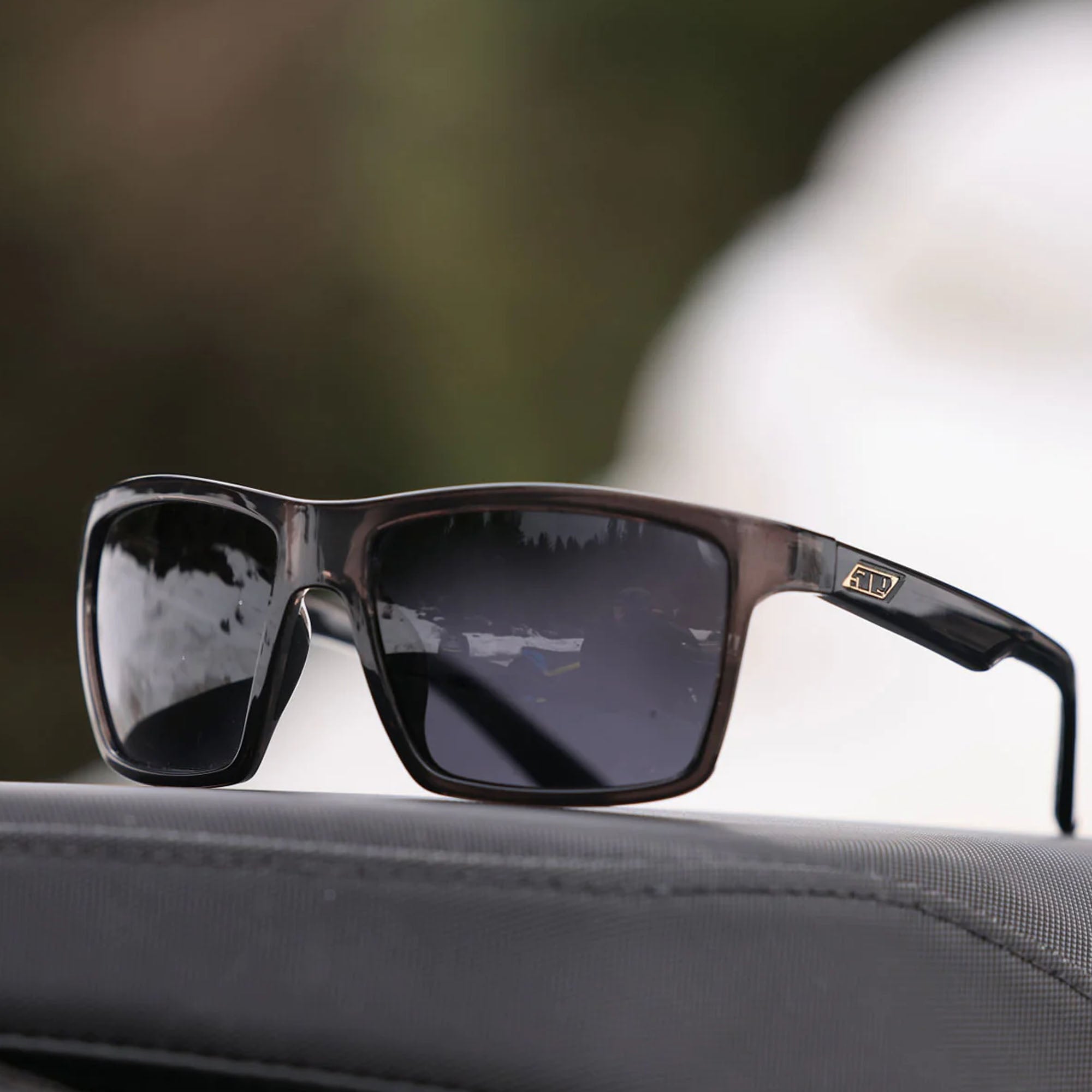 509 F02015800-000-911 Riser Elite Polarized Photochromatic Smoke To Dark Smoke Tint Black
