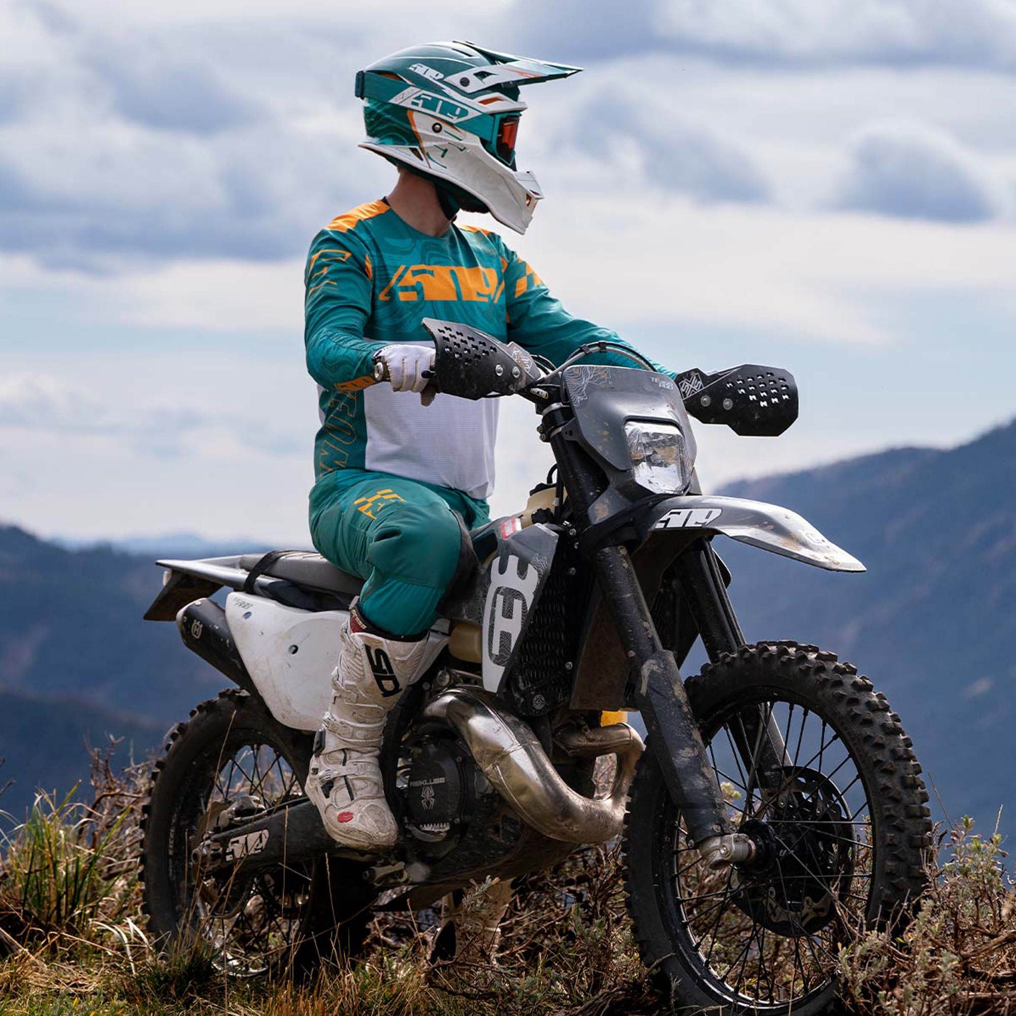 509  Race 5 Jersey Long Sleeve Drop Tail Perforated Lightweight Gneiss